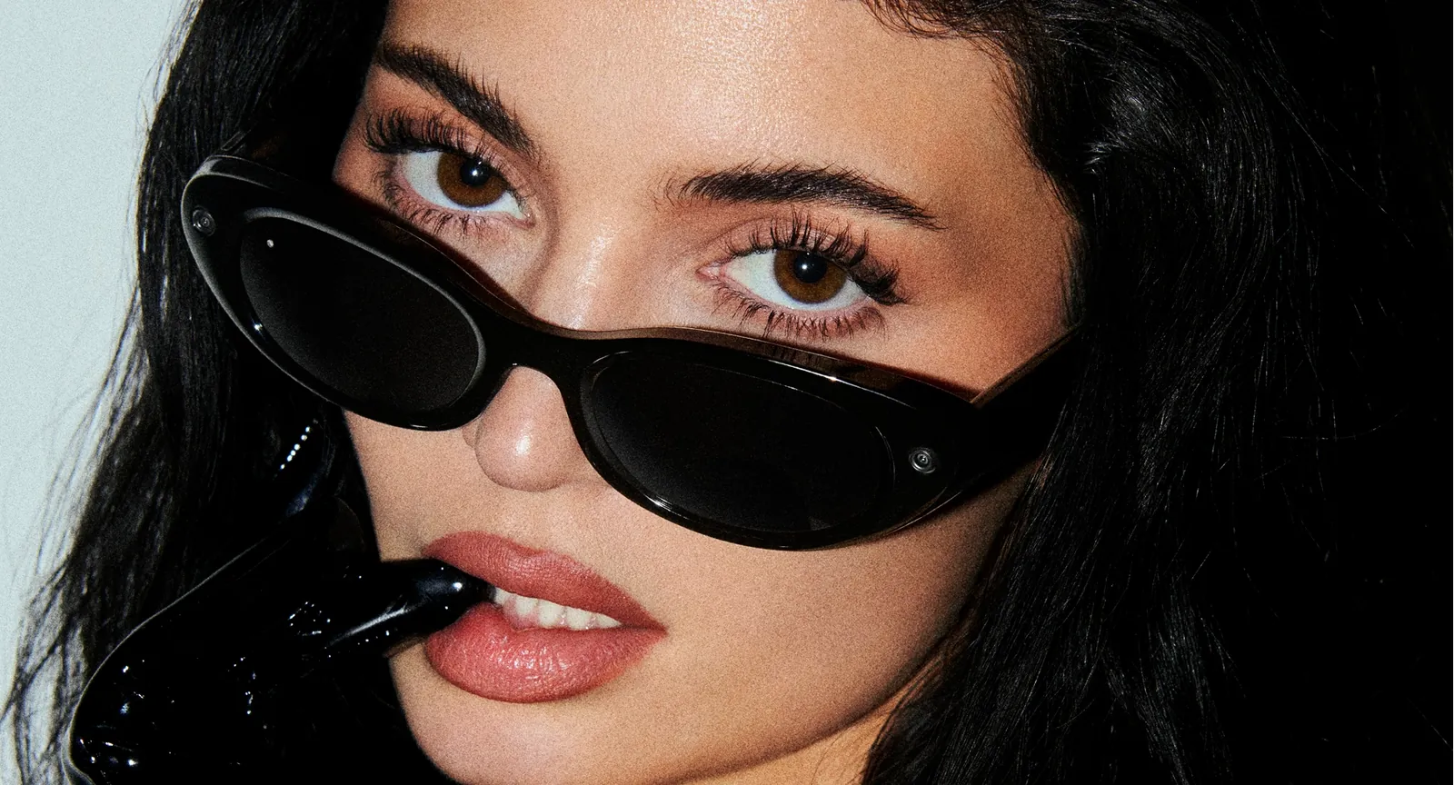 המשקפיים של קיילי ג׳נר: Starfire, לא Ray-Ban
